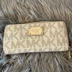 Michael kors wallet